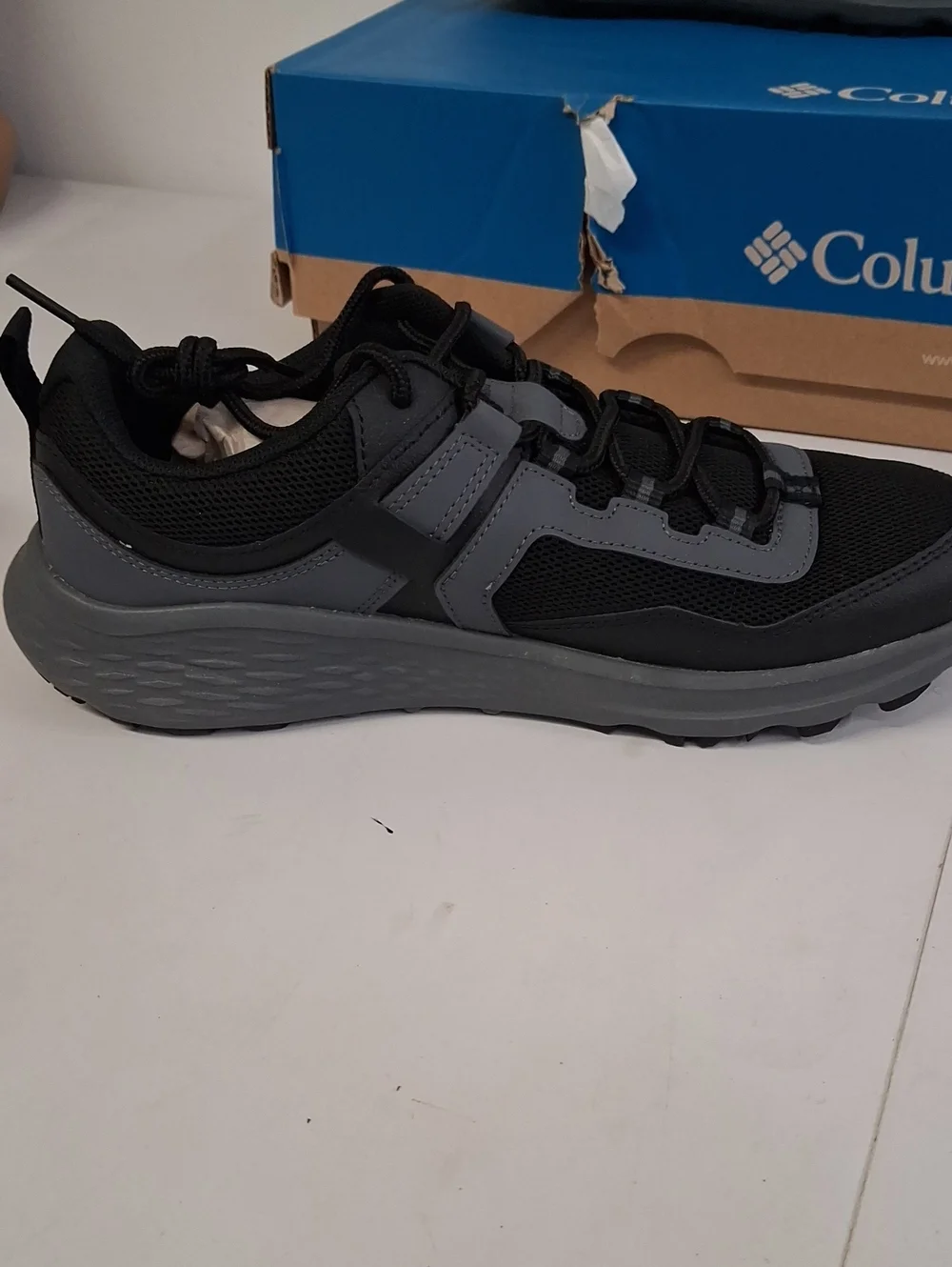 NWT Big Kids Columbia Konos Low Basse Black & Grey Shoes Sz. 7